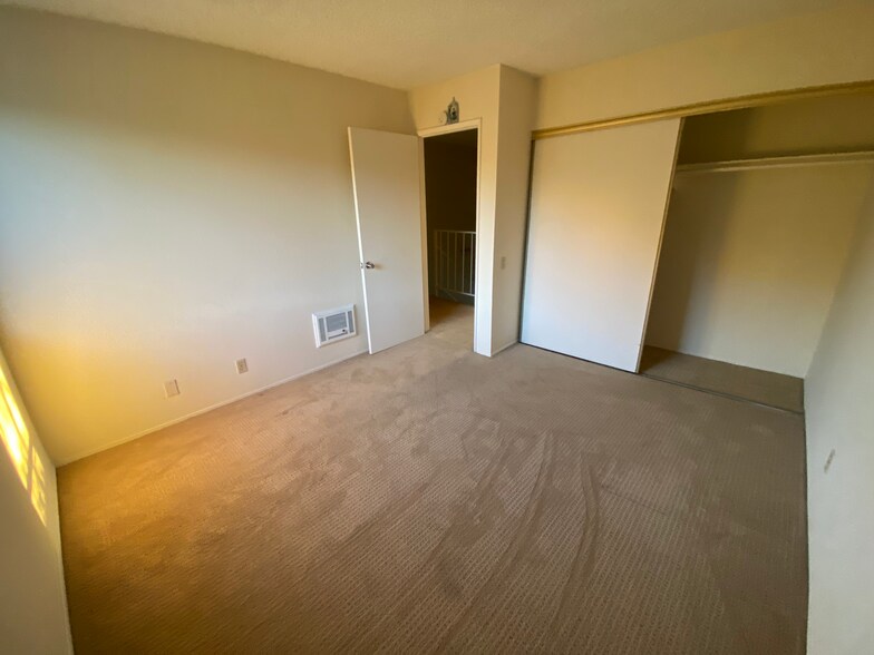 Building Photo - 8085 Caminito de Pizza