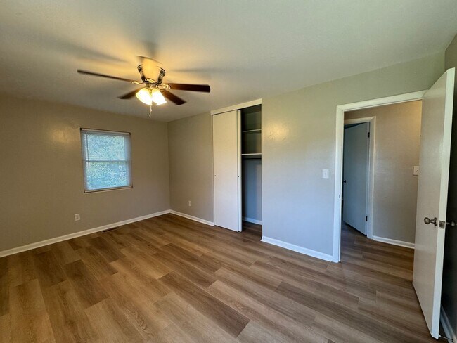 Building Photo - 3 Bedroom, 2 Bath home in Live Oak