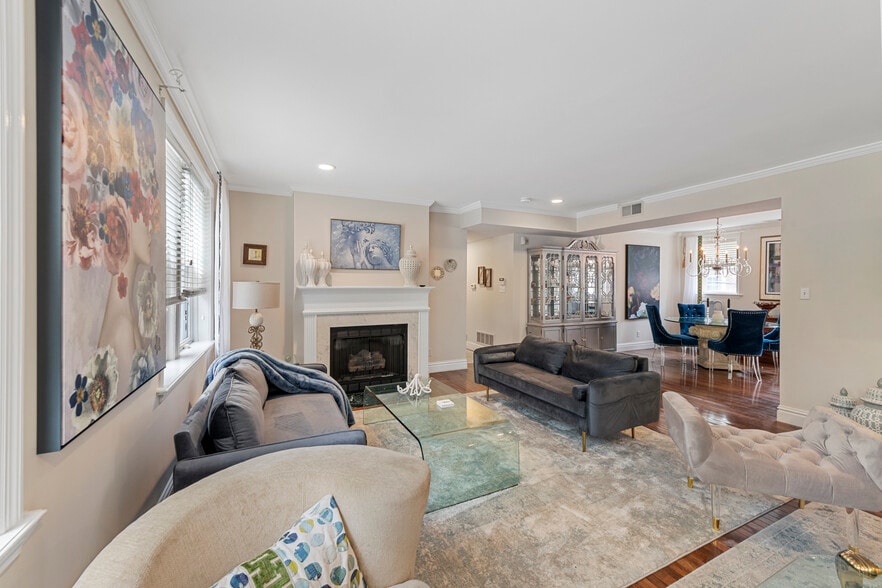 Working gas fireplace - 7538 Wydown Blvd
