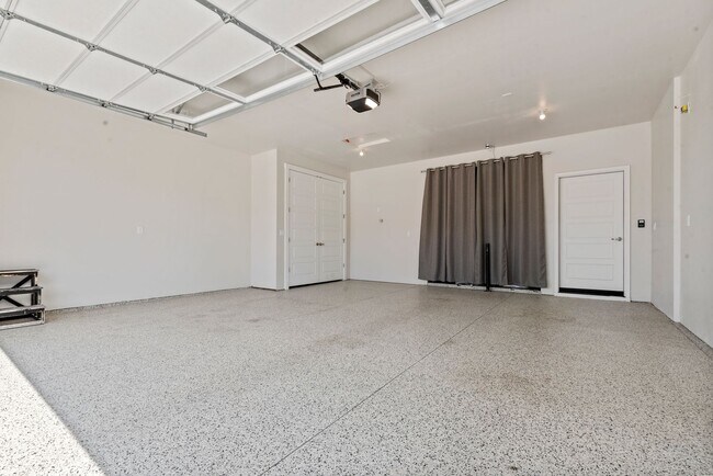 Building Photo - 2 bed 2.5 bath premium upgraded home in 55...