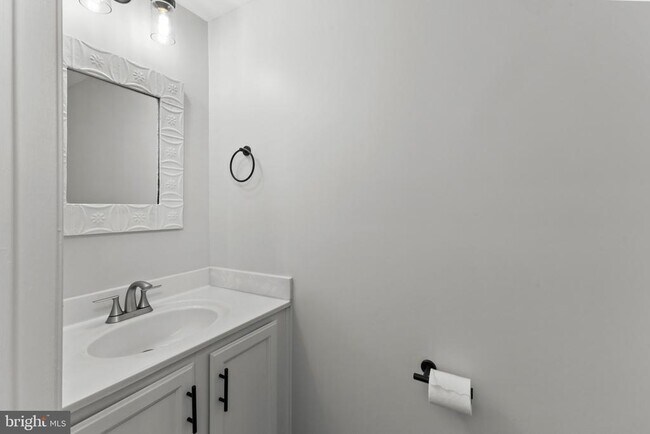 Building Photo - 106 Hackley Ct