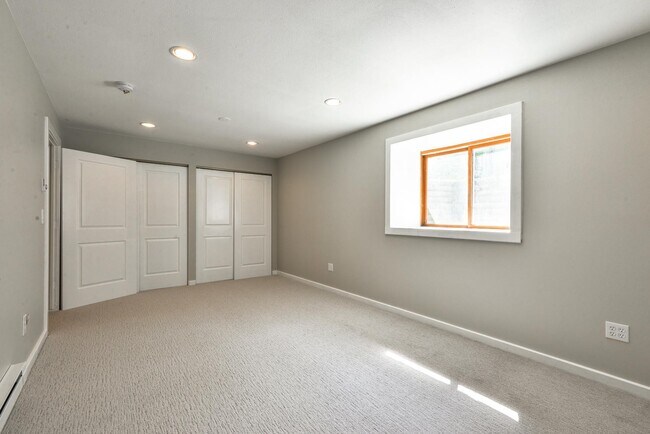 Building Photo - Beautifully remodeled 3 Bedroom Bungalow in Old Town