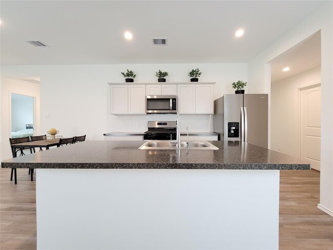 Building Photo - 5723 Sycamore Glen Dr