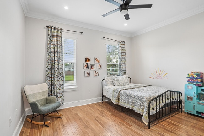 Building Photo - 5280 Warrington Dr