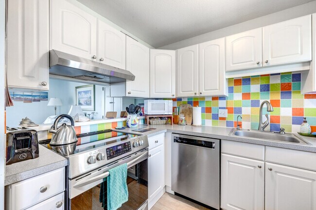 Building Photo - 1032 N Fletcher Ave