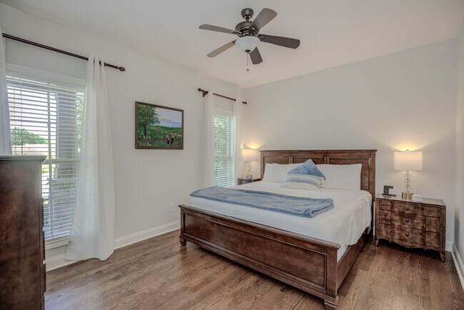 Building Photo - Fully Furnished, Short Term Rental, 1 Mont...