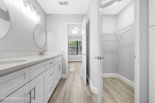 Building Photo - 3912 English Colony Dr S