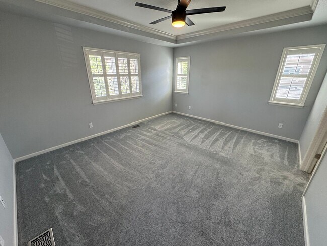 Building Photo - Beautiful spacious home in a lovely quiet ...