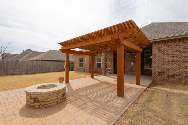 Building Photo - 2124 New Brook Dr