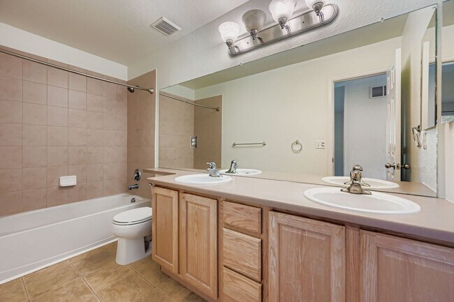 Building Photo - 5500 Clover Basin Dr