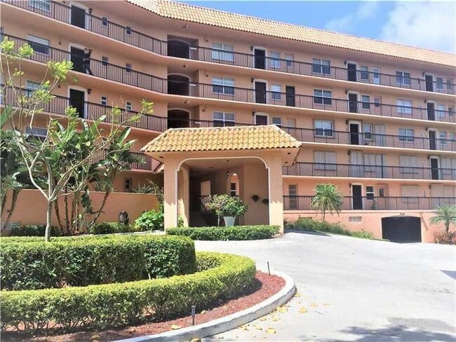 Building Photo - 2871 N Ocean Blvd