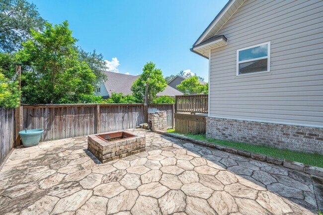 Building Photo - Modern 4-Bedroom Home with Designer Touches in the Heart of Niceville