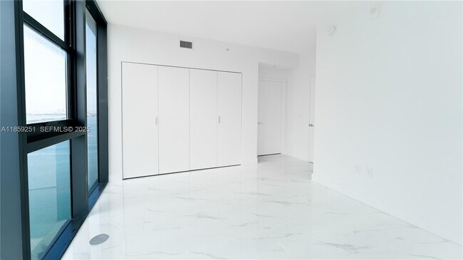 Building Photo - 700 NE 24th St