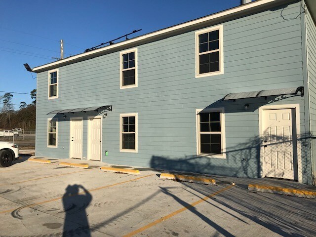 Primary Photo - 222 N Beglis Pkwy