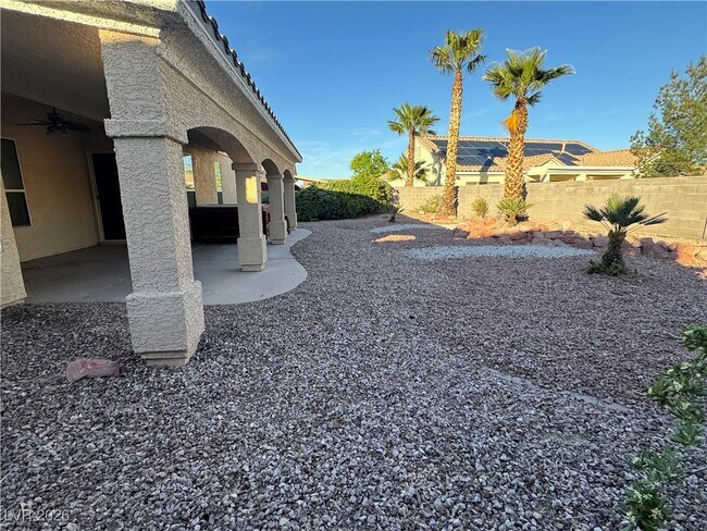 Building Photo - 8625 Desert Bird Dr