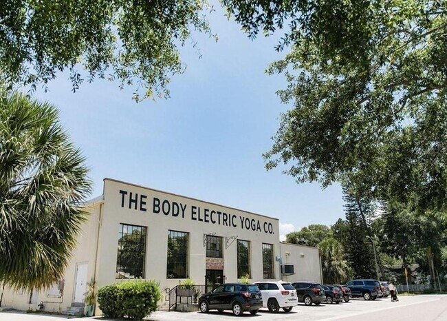 Building Photo - 1601-1611 11th St N