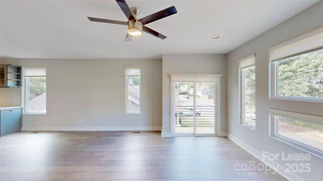 Building Photo - 208 Walnut Ave