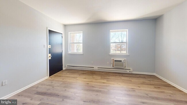 Building Photo - 758-758 E 25th St