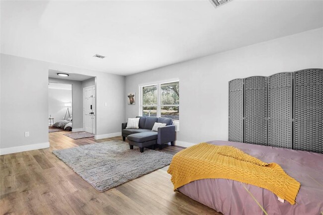 Building Photo - 412 Pinar Dr