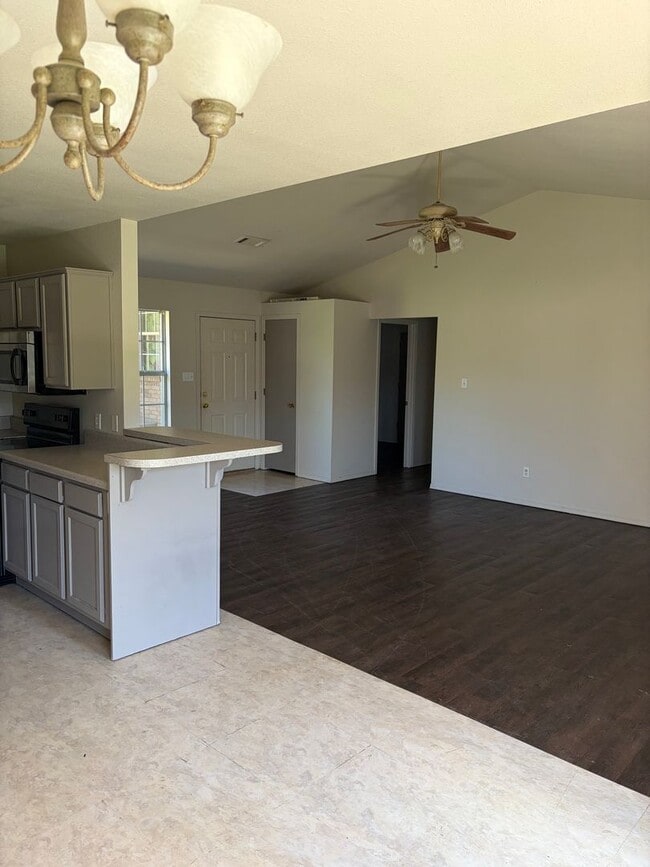 Building Photo - 1075 Grinnel Cir