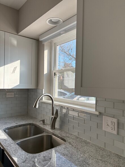 Building Photo - 2515 S Florence Pl