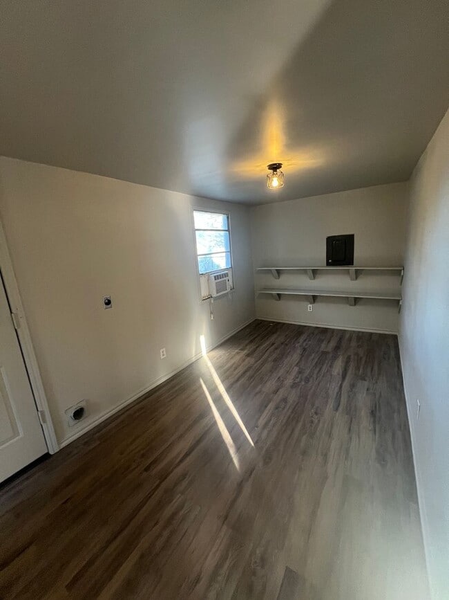 Building Photo - 209 11th Ave NW