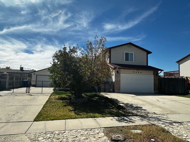 Building Photo - 5906 S Blue Iron Way