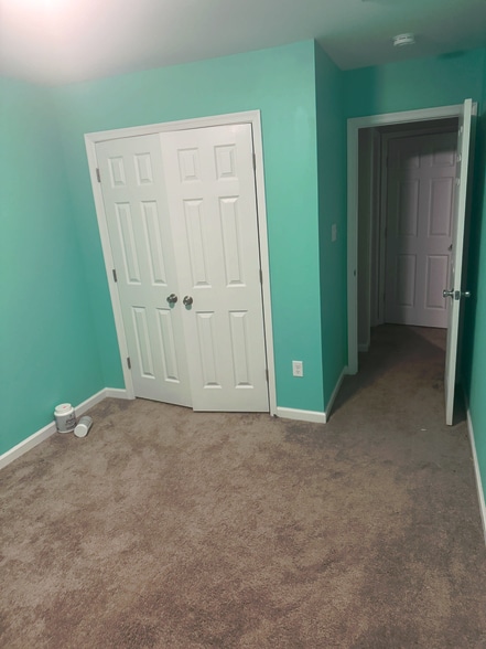 Building Photo - 713 Hemlock Ave