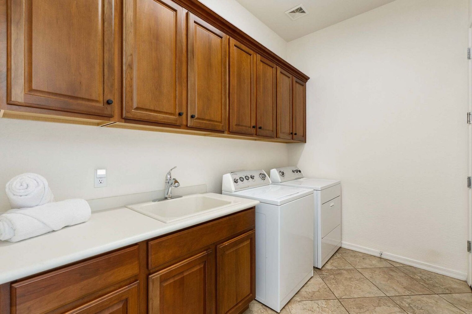 Building Photo - 2253 W River Rock Trail