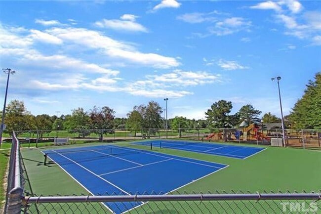 Building Photo - Move-In Special: Save $500 on Your First Month’s Rent- 2 Bedroom Townhome!