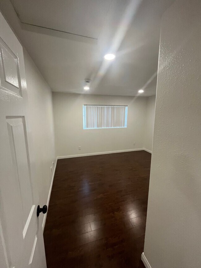 Building Photo - 556 Mar Vista Ave