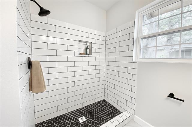 Building Photo - 923 Fernwood Ave