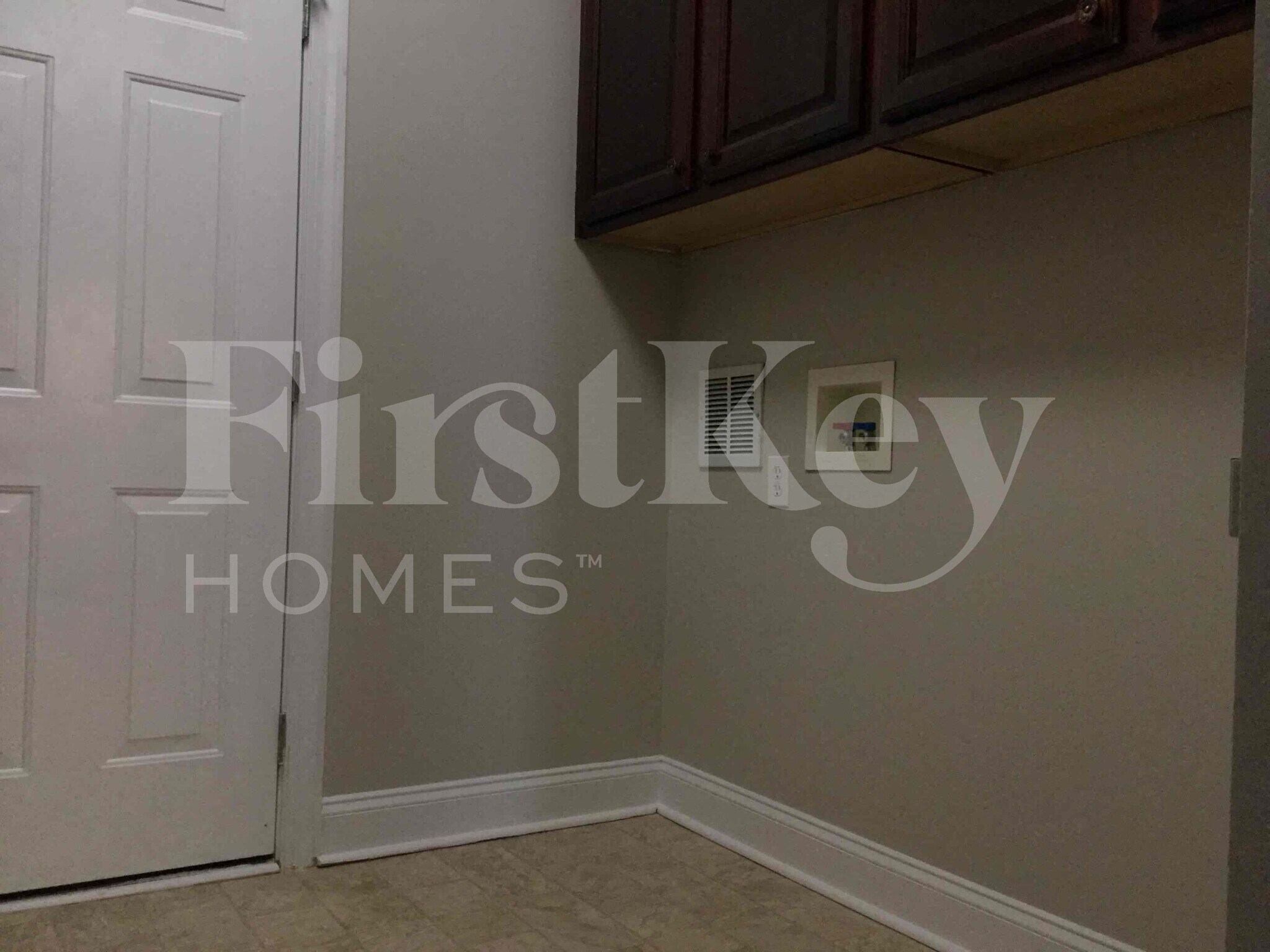 Building Photo - 457 Riverglen Dr NW