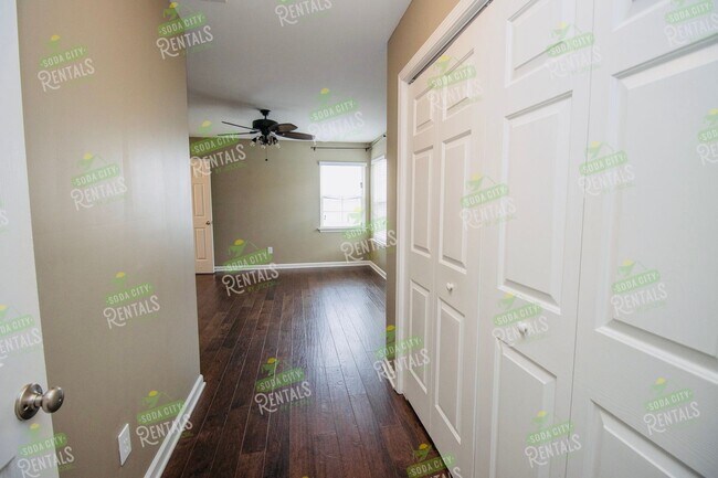 Building Photo - Prelease for June 15th, 2026- 3 Bedroom, 2...