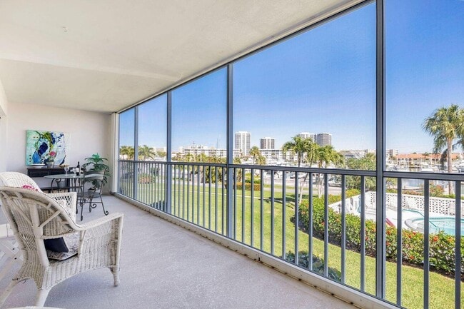 Building Photo - 907 Marina Dr