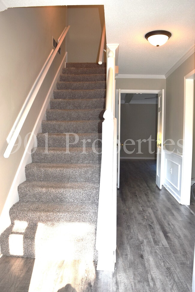 Building Photo - 2601 Camrose Cove