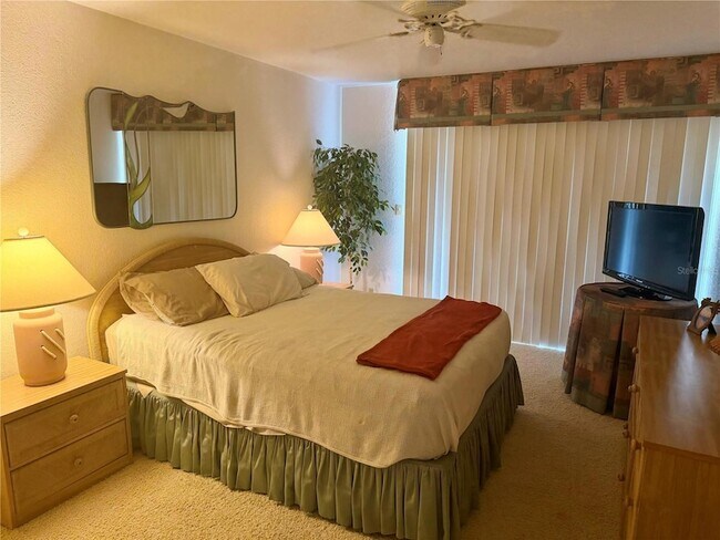 Building Photo - 5701 Bahia Del Mar Cir N