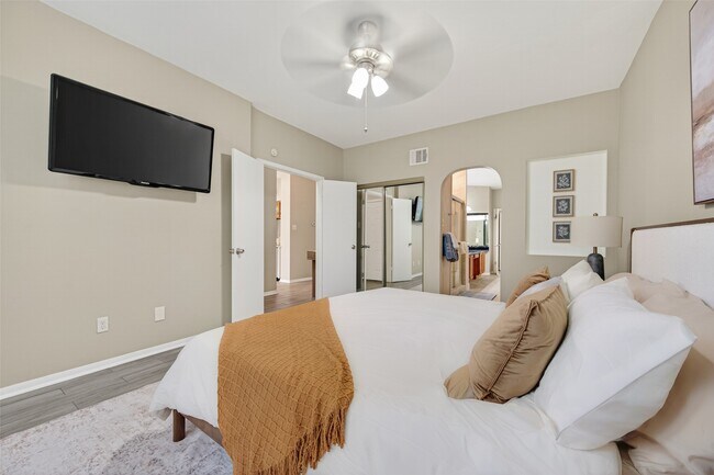 Building Photo - 6635 Queensclub Dr