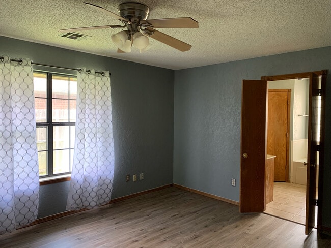 Building Photo - 649 Fire Light Dr