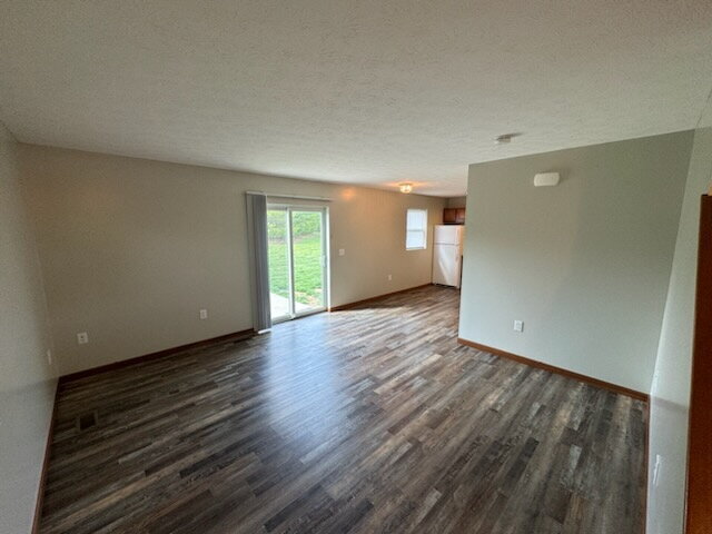 Building Photo - 2 Bedroom Townhouse with Garage