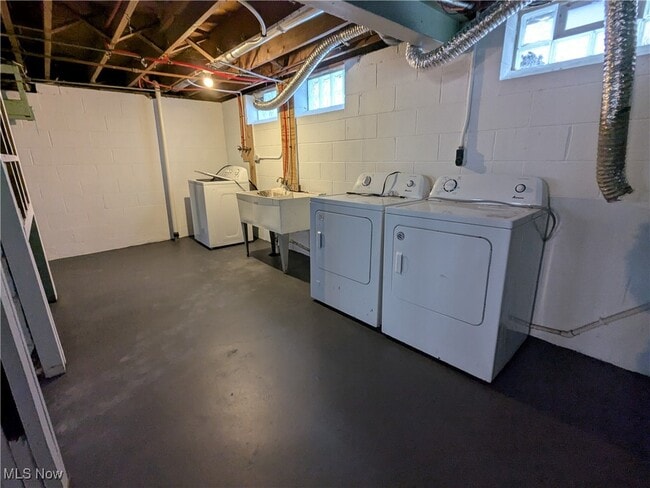 Building Photo - 16401 Home Ave