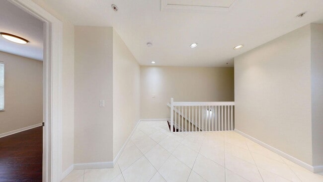 Building Photo - 690 Amador Ln