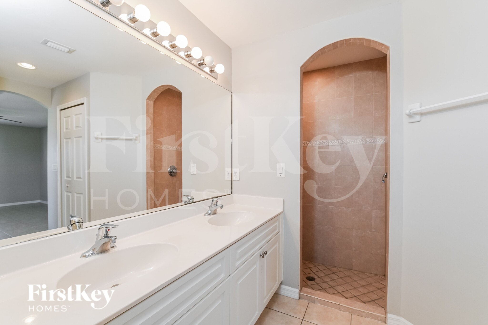 Building Photo - 200 SW 14th Ave