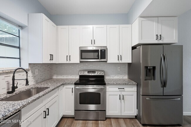 Building Photo - 6167 Fordham Cir E