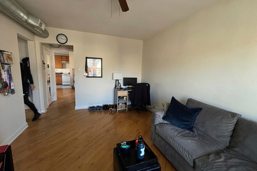 Building Photo - 3321 N Lakewood Ave