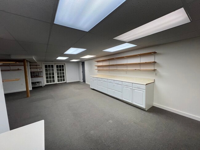 Building Photo - 2-12 Yvonne St