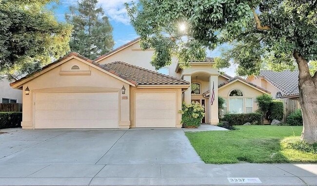 Primary Photo - 4 Bedroom 2.5 bathroom 2 Story Home Naragh...