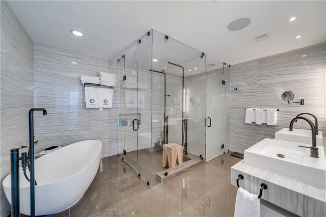 Building Photo - 2200 N Ocean Blvd