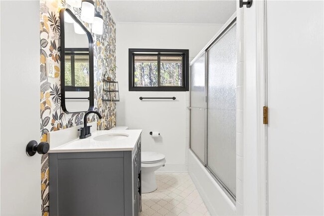 Building Photo - 3006 Hollywood Dr