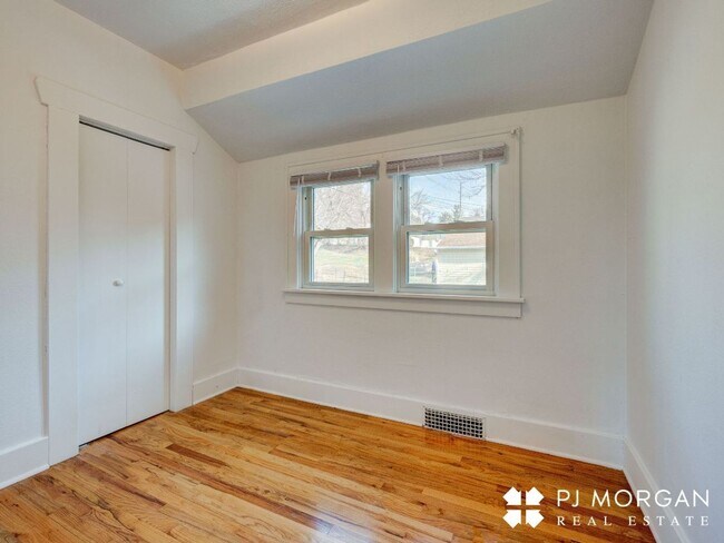 Building Photo - 2122 S 35th Ave